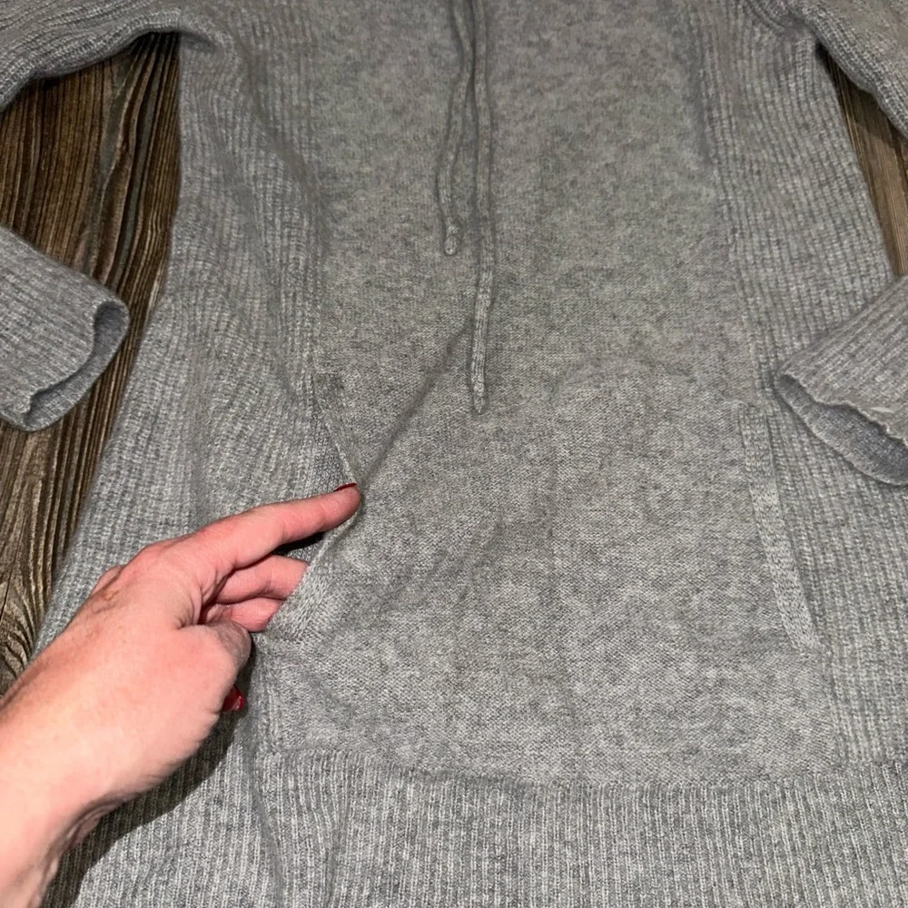 Athleta Cashmere Aurora Hooded Gray Long Sweater Tunic Kangaroo Pocket Medium - Picture 8 of 8
